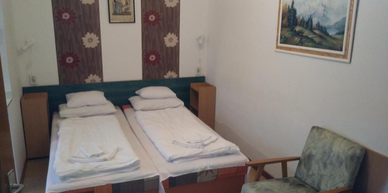 Korona Panzio Bed & Breakfast Balatonfured Ngoại thất bức ảnh