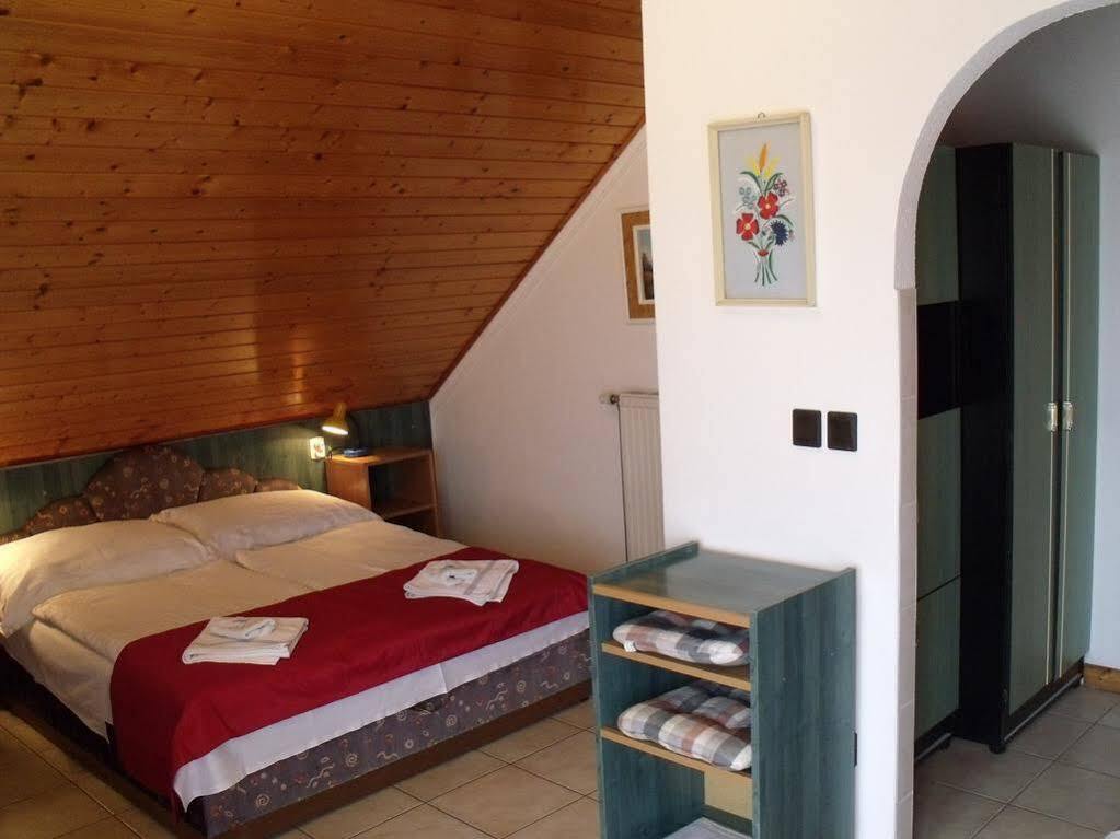 Korona Panzio Bed & Breakfast Balatonfured Ngoại thất bức ảnh