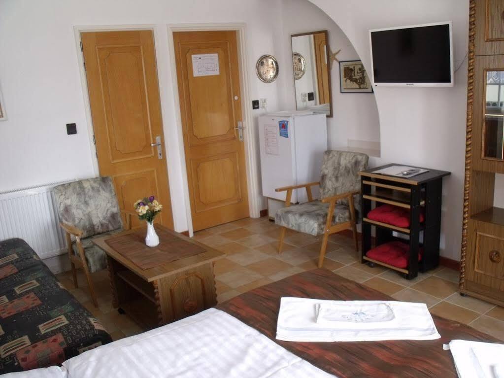 Korona Panzio Bed & Breakfast Balatonfured Ngoại thất bức ảnh