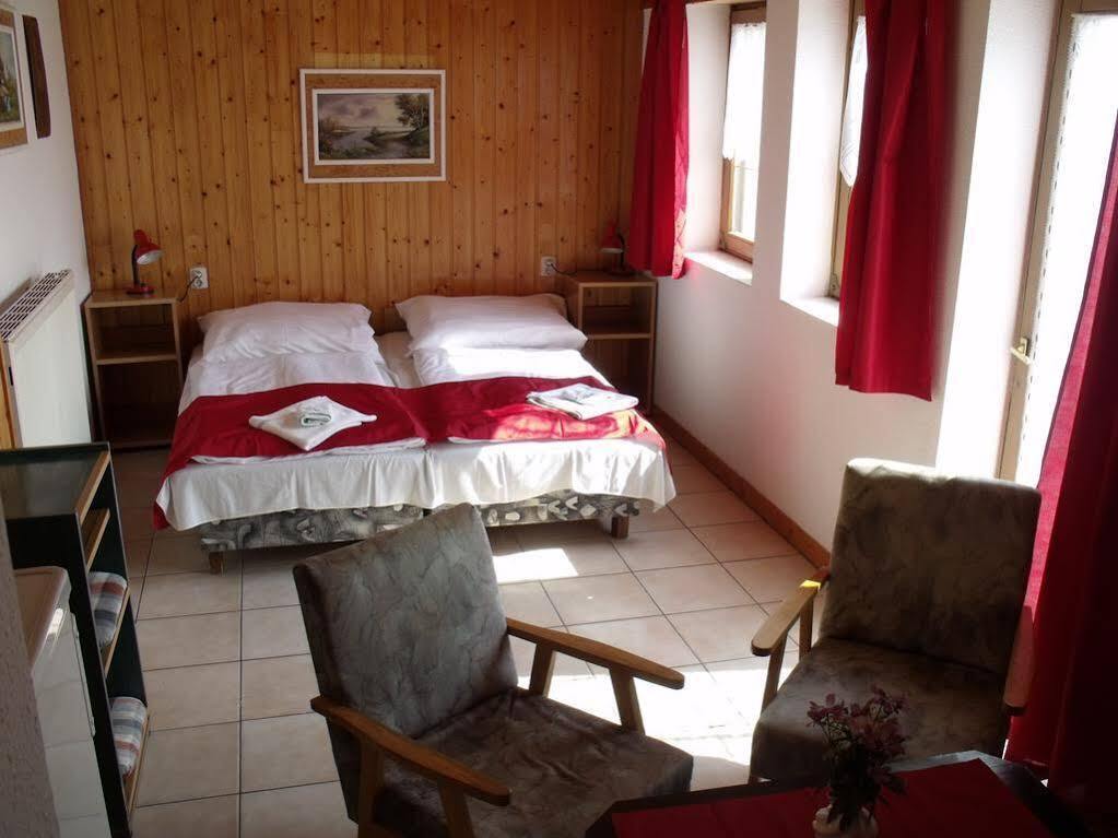 Korona Panzio Bed & Breakfast Balatonfured Ngoại thất bức ảnh