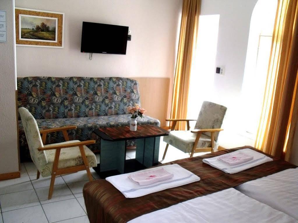 Korona Panzio Bed & Breakfast Balatonfured Ngoại thất bức ảnh