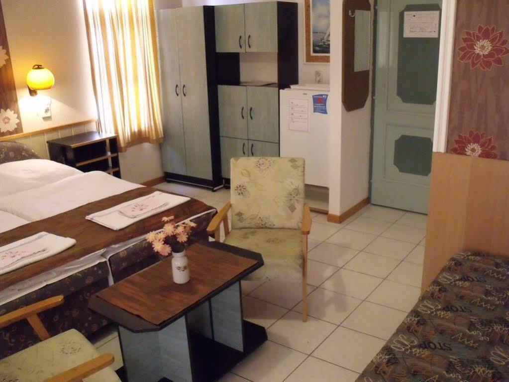 Korona Panzio Bed & Breakfast Balatonfured Ngoại thất bức ảnh