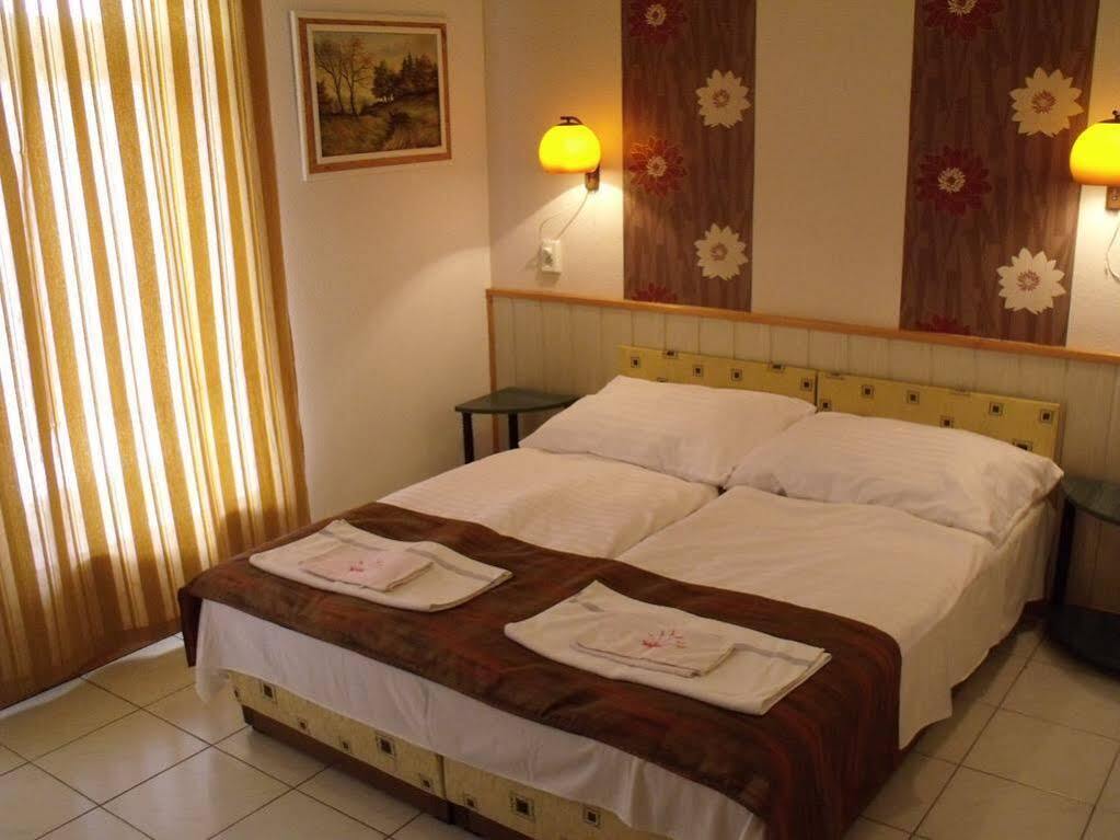 Korona Panzio Bed & Breakfast Balatonfured Ngoại thất bức ảnh