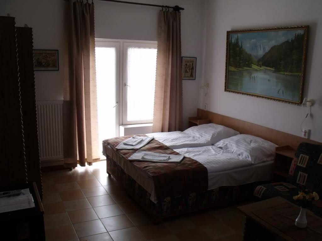Korona Panzio Bed & Breakfast Balatonfured Ngoại thất bức ảnh