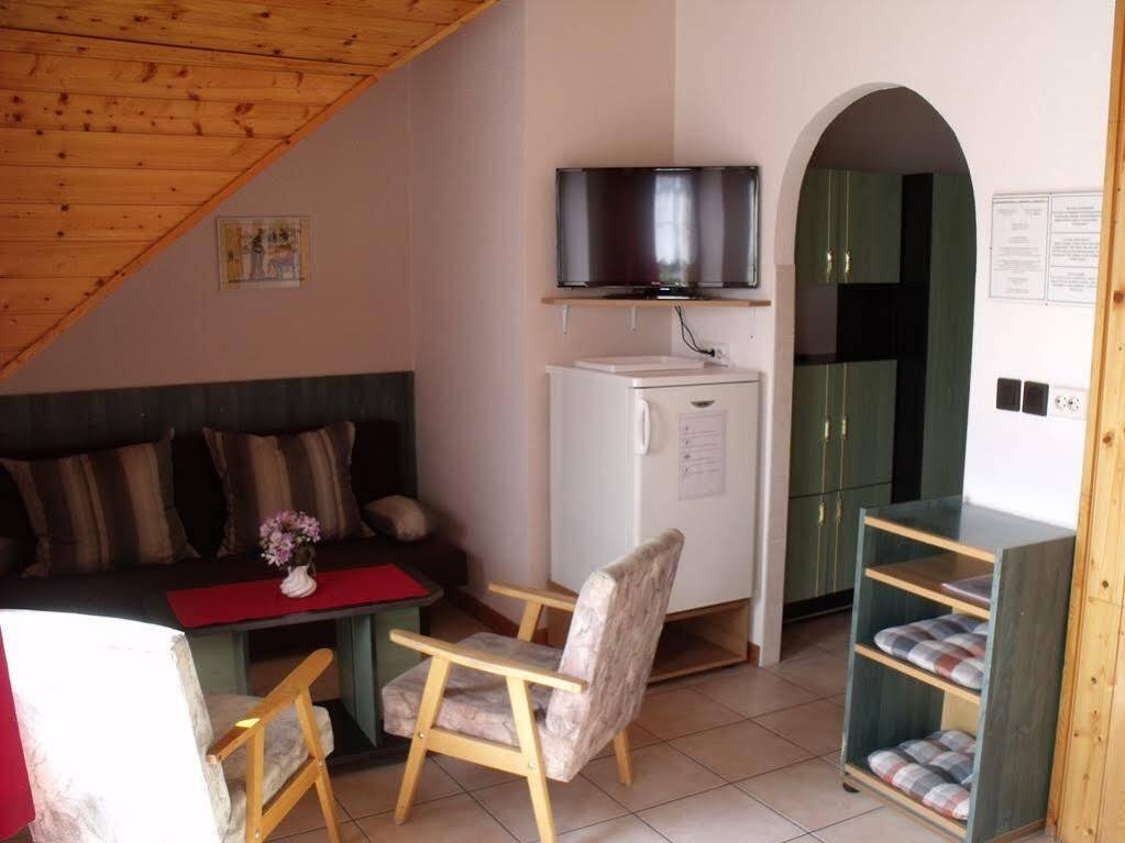 Korona Panzio Bed & Breakfast Balatonfured Ngoại thất bức ảnh